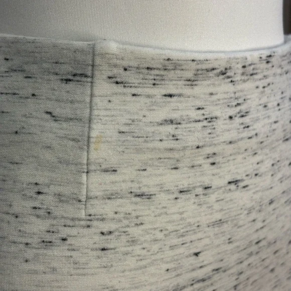 Aritzia Wilfred Pencil Skirt with Side Zippers - Picture 7 of 9